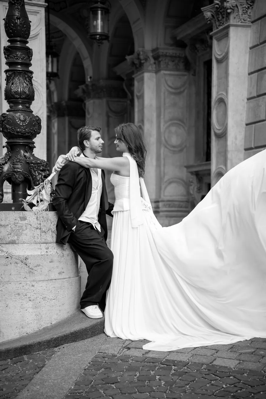 Couple cafe terrace — esküvői fotózás, Budapest — Gáspár Enikő Photography