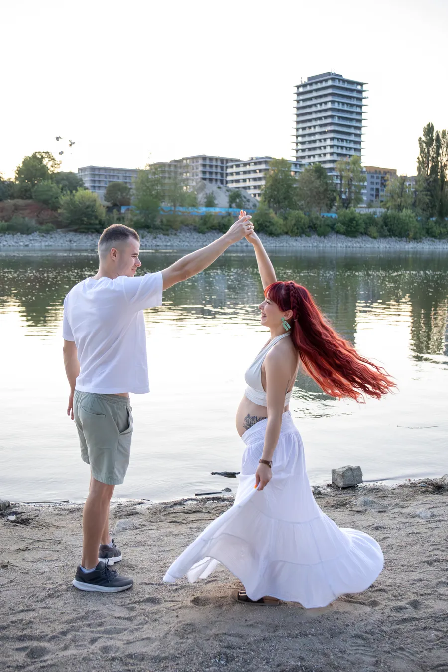 Maternity photoshoot on the beach — páros fotózás, Budapest — Gáspár Enikő Photography