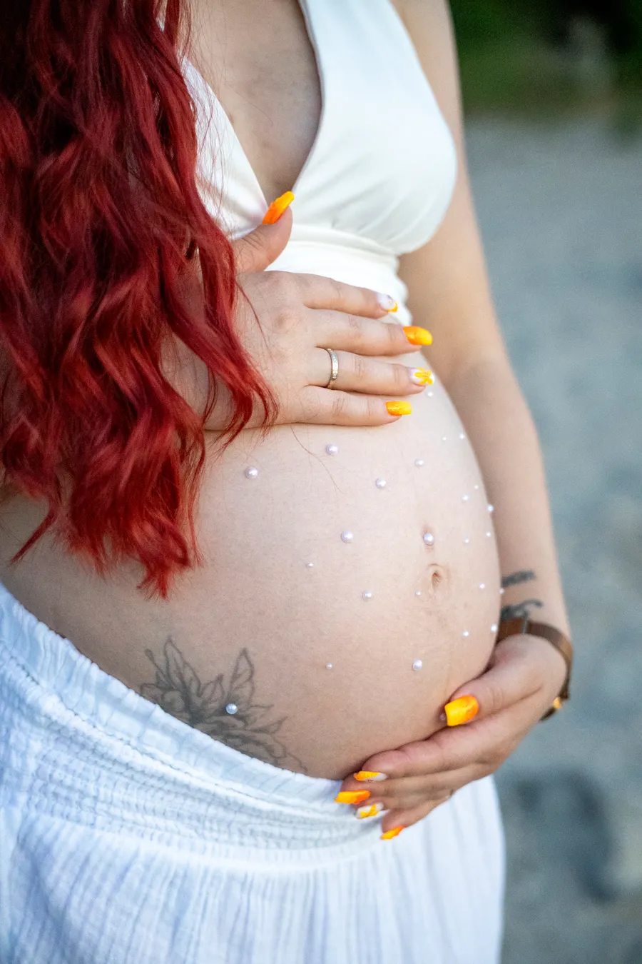 Maternity photoshoot on the beach — páros fotózás, Budapest — Gáspár Enikő Photography